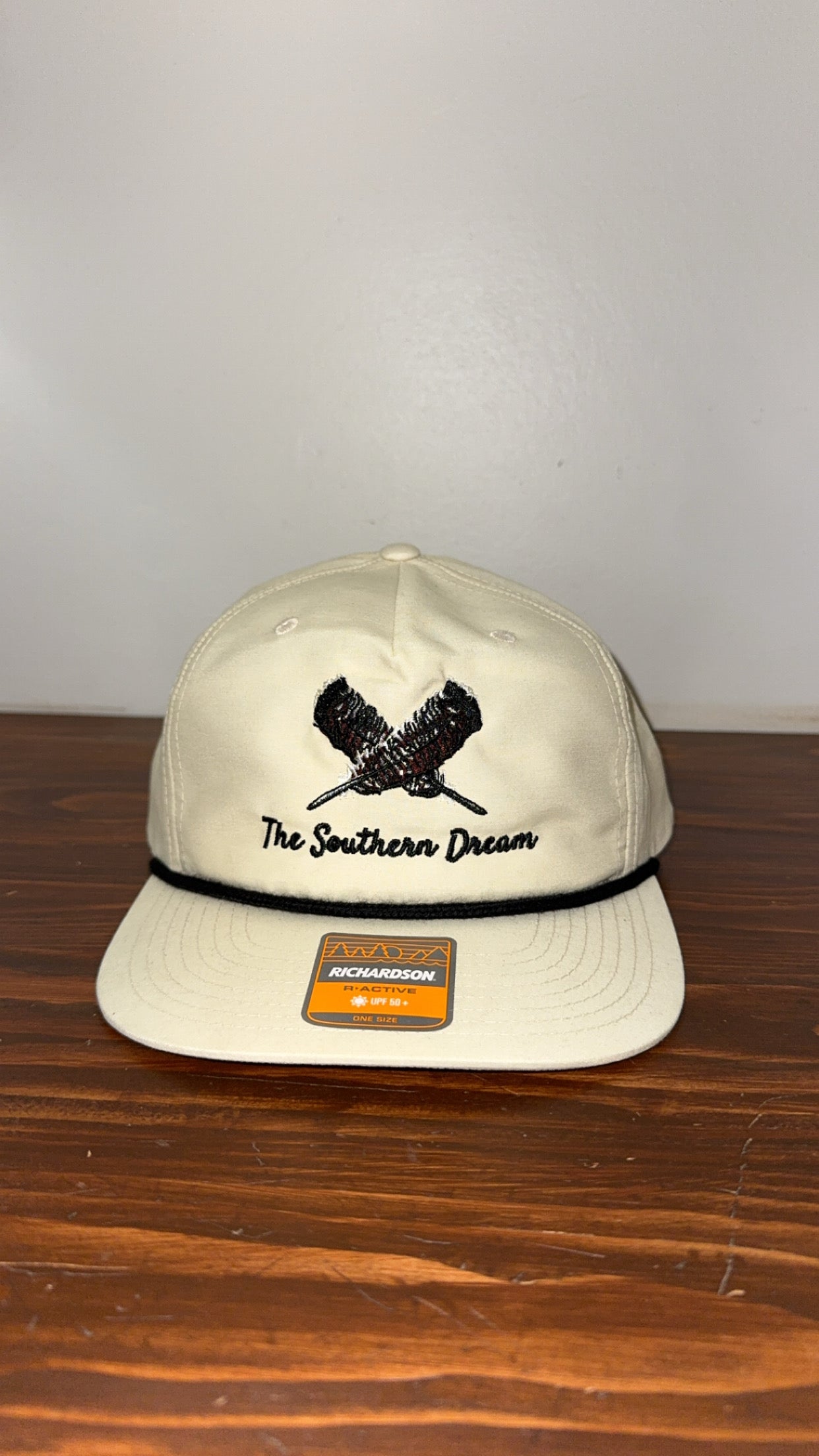 TSD Turkey Feathers Hat in Crème with Rope